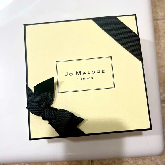 Jo Malone English Pear & Sweet Pea along with gift set - Picture 11 of 15